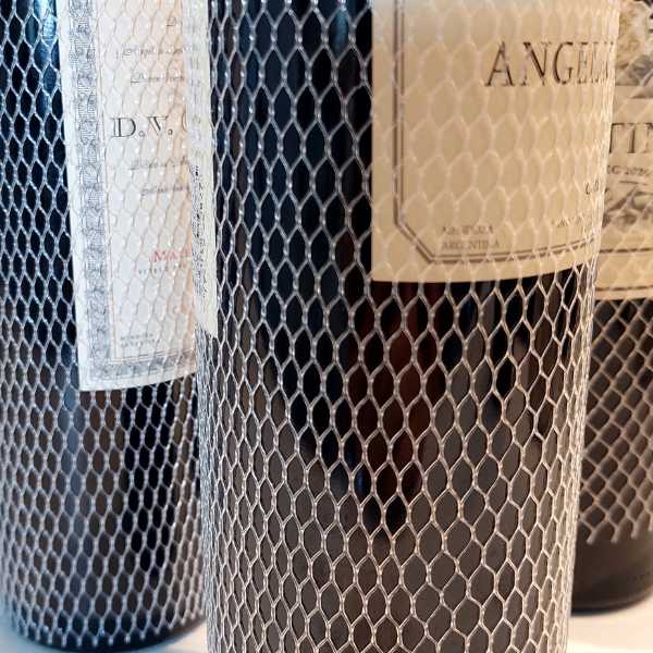 rede de proteção para garrafa aplicada em garrafas de vinho