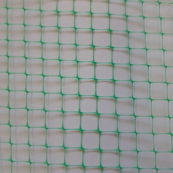 detalhe da tela plástica reforçada 8 x 8 mm