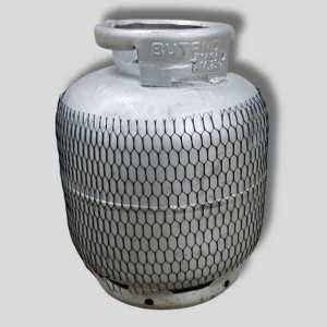 a tela para proteção de botijão de gás aplicada em um botijão de 25 kg