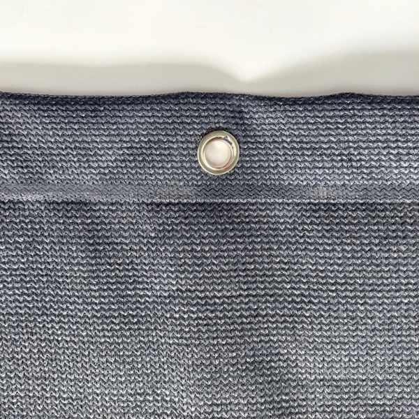 detalhe do reforço com ilhós da tela de sombreamento impermeável