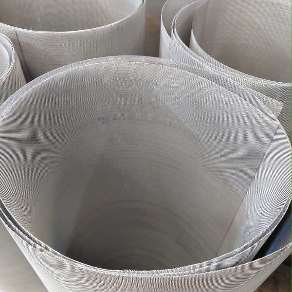 imagem mostrando os rolos da tela inox malha fina no estoque