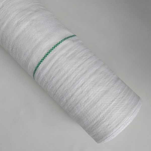 Rolo de ráfia de solo branca utilizada para cobertura do solo, controle de vegetação e proteção de superfícies