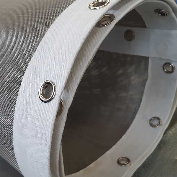 Tela para peneira vibratória com acabamento reforçado e ilhós, desenvolvida para filtragem industrial com alta resistência mecânica e longa vida útil
