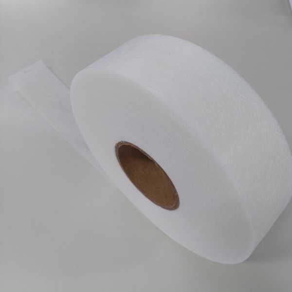 Rolo de fita véu de vidro branca utilizado em sistemas de impermeabilização e reforço de superfícies